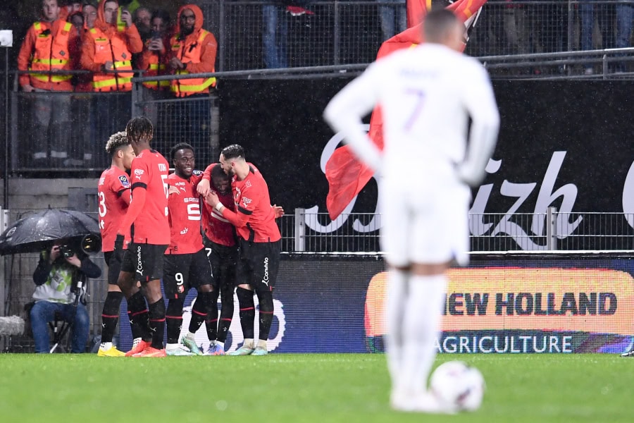 Rennais stuns PSG to cue title race