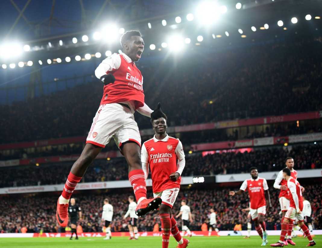 Arsenal defeated Manchester United to take control of the Premier League