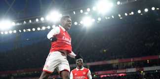 Arsenal defeated Manchester United to take control of the Premier League