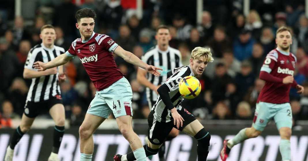 Newcastle United and West Ham United battling for the ball