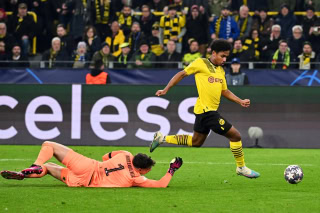 Dortmund in action against Chelsea