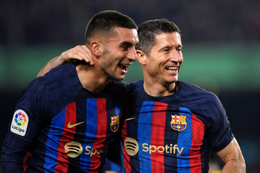 Barcelona players celebrate against Cadiz