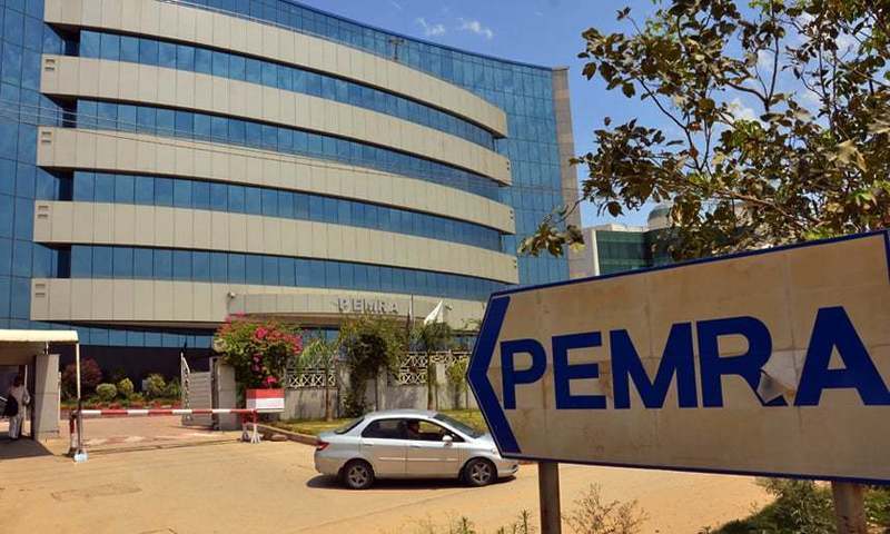 Amid mayhem, PEMRA slaps bans on live coverage of Imran Khan’s court appearance