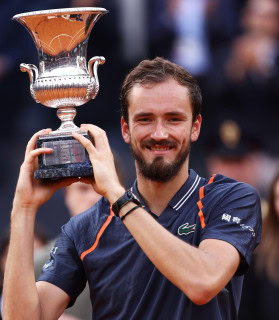 Daniil Medvedev with the Italian Open trophy