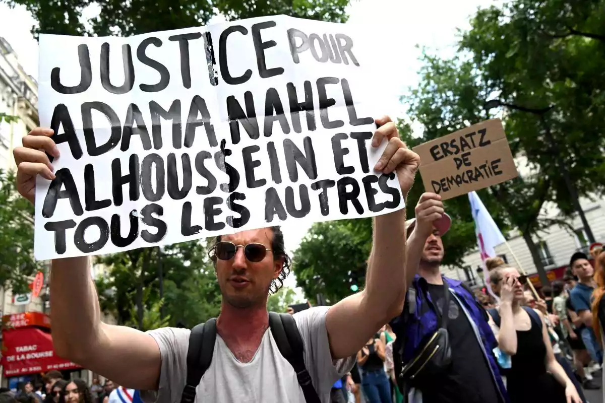 Paris bans protest against police violence