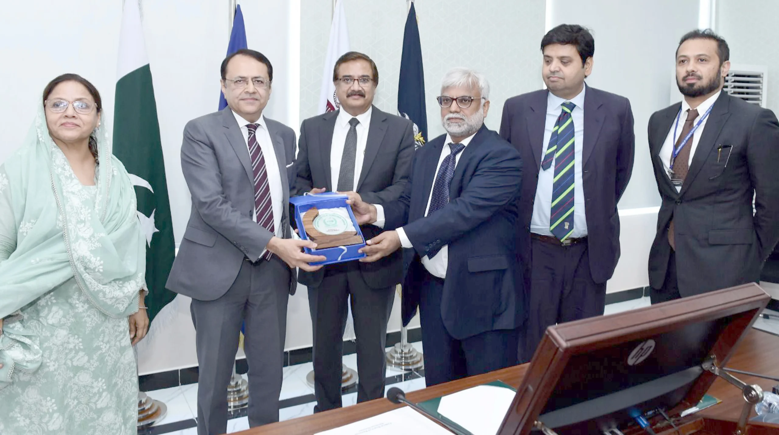 33rd SMC course participants visit FBR headquarters - Pakistan Observer