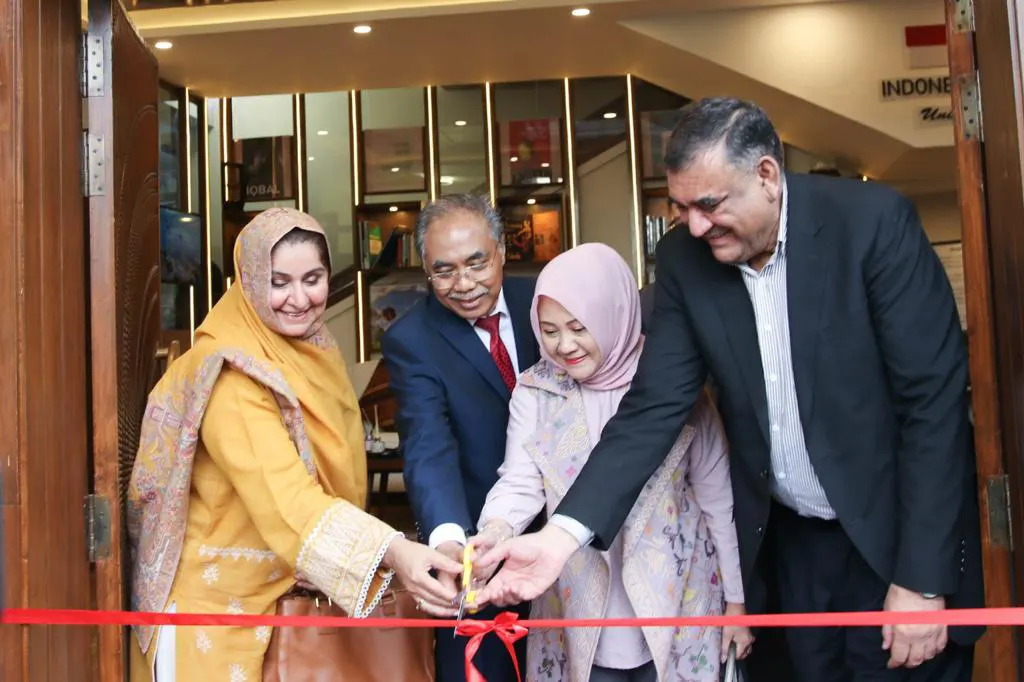 Ambassador Tugio inaugurates ‘Indonesian Corner’ at NBF