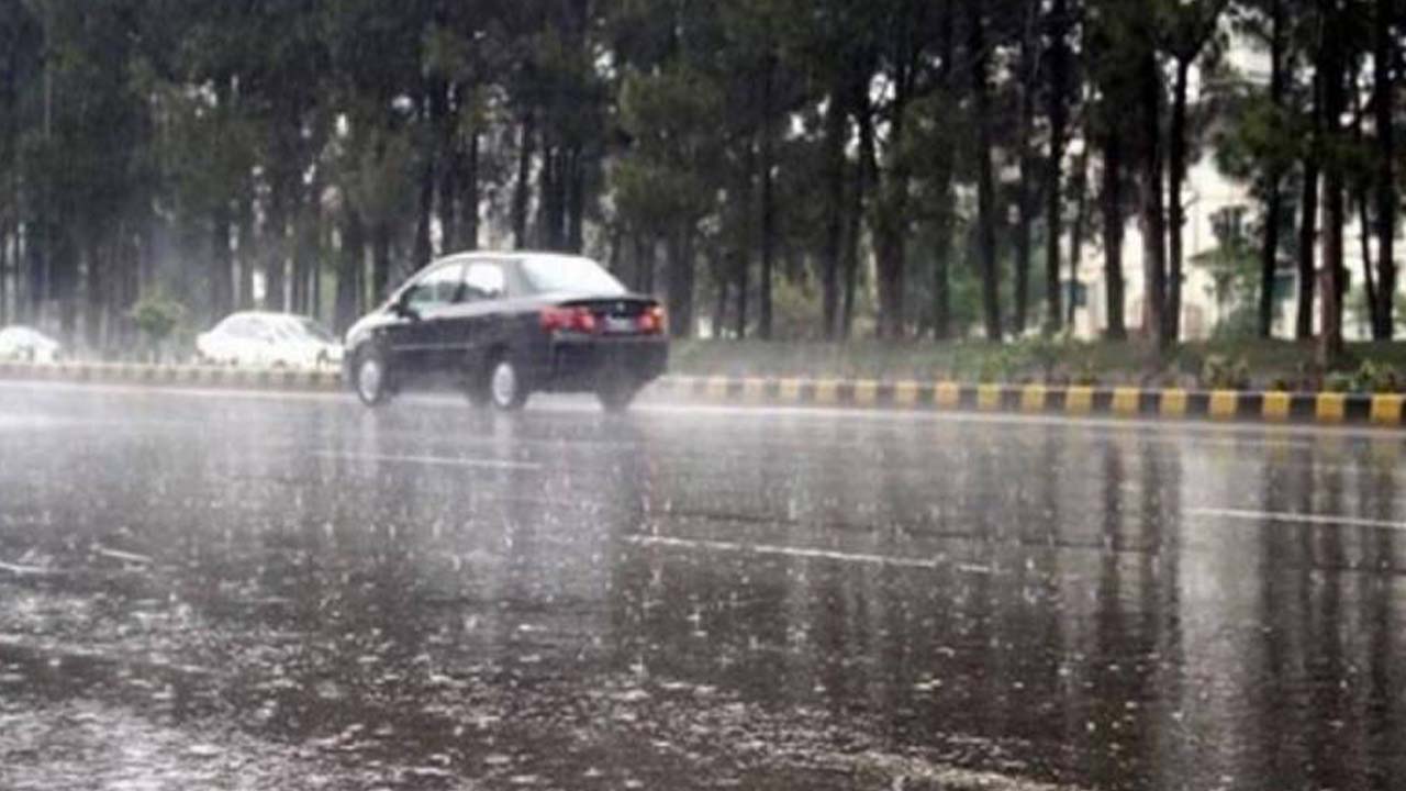 Lahore receives first ever artificial rain amid Punjab govt’s efforts to ease smog