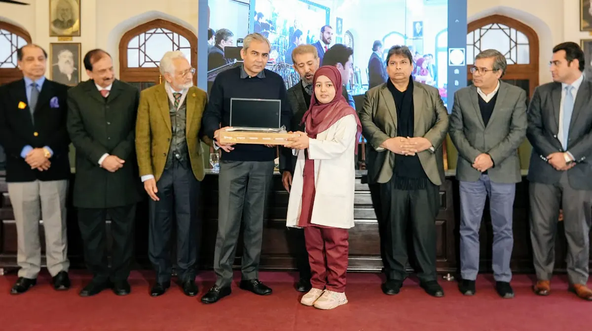 CM Naqvi prioritizes merit in laptop distribution – Pakistan Observer