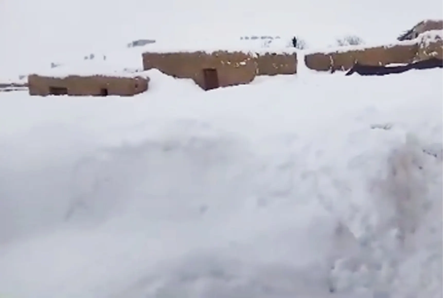 Le nevicate hanno ucciso 15 persone e ne hanno ferite 30 in diversi governatorati