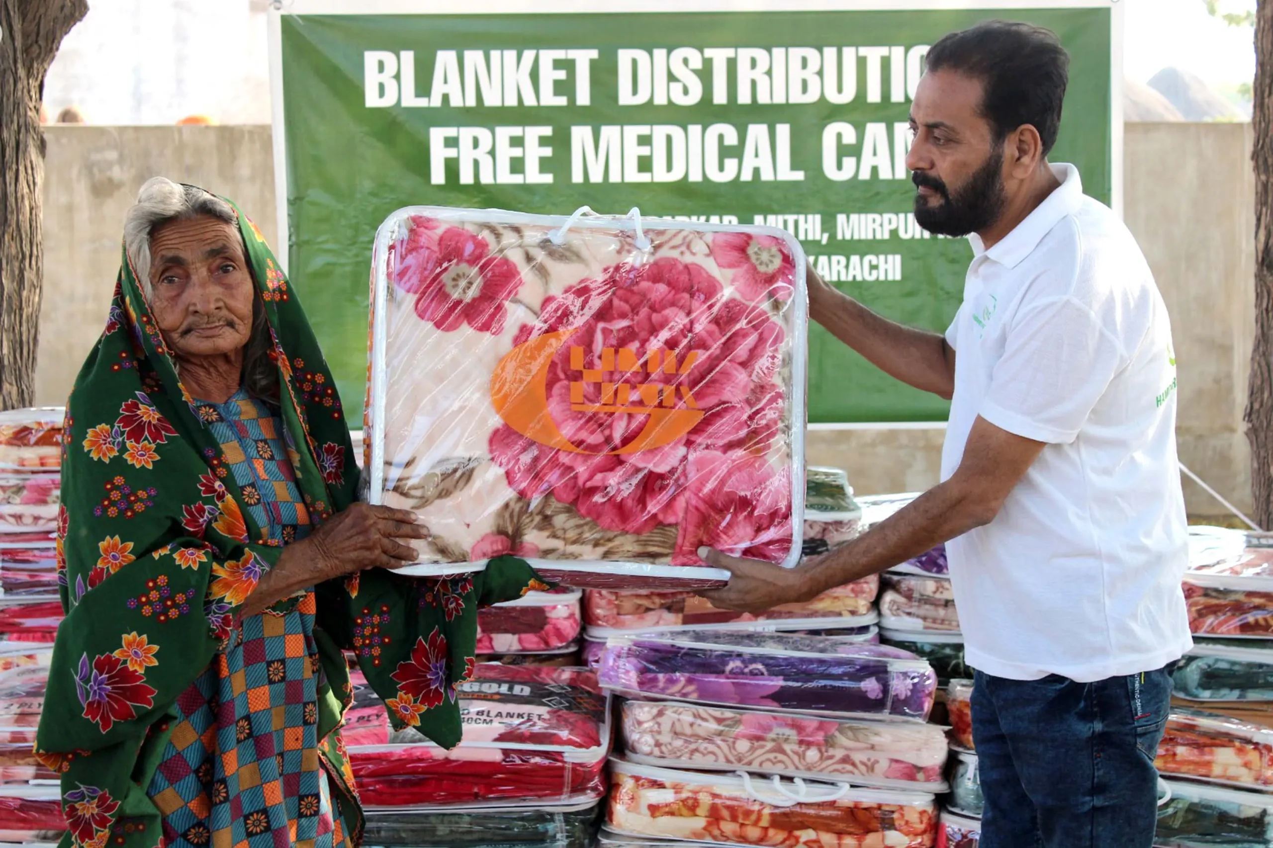 Hamdard Foundation distributes blankets among suffering humanity – Pakistan Observer