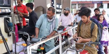 Petrol price in Pakistan likely to increase from April 16