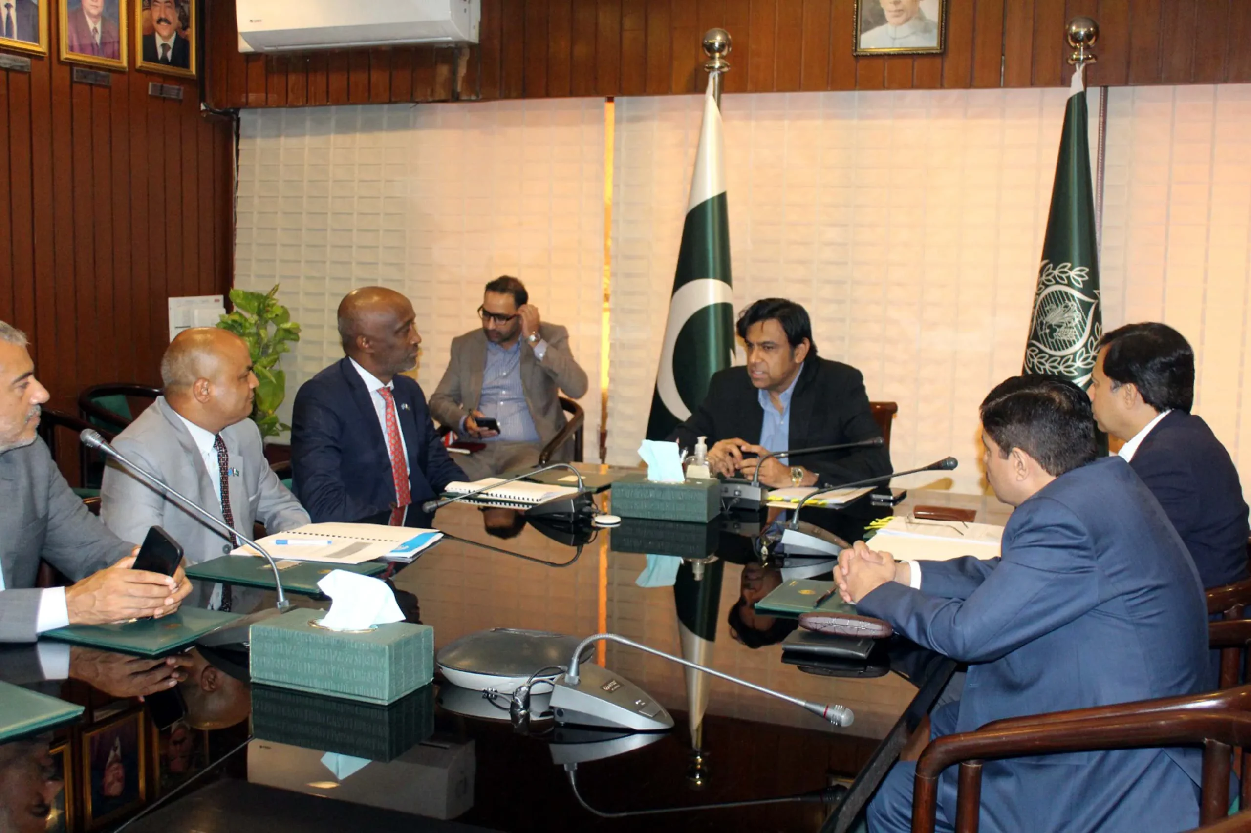 CS, UN delegation address Makli, Indus, and climate issues - Pakistan ...