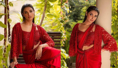 Amna Ilyas Stuns Internet In Her Red Hot Saree See Viral Pictures