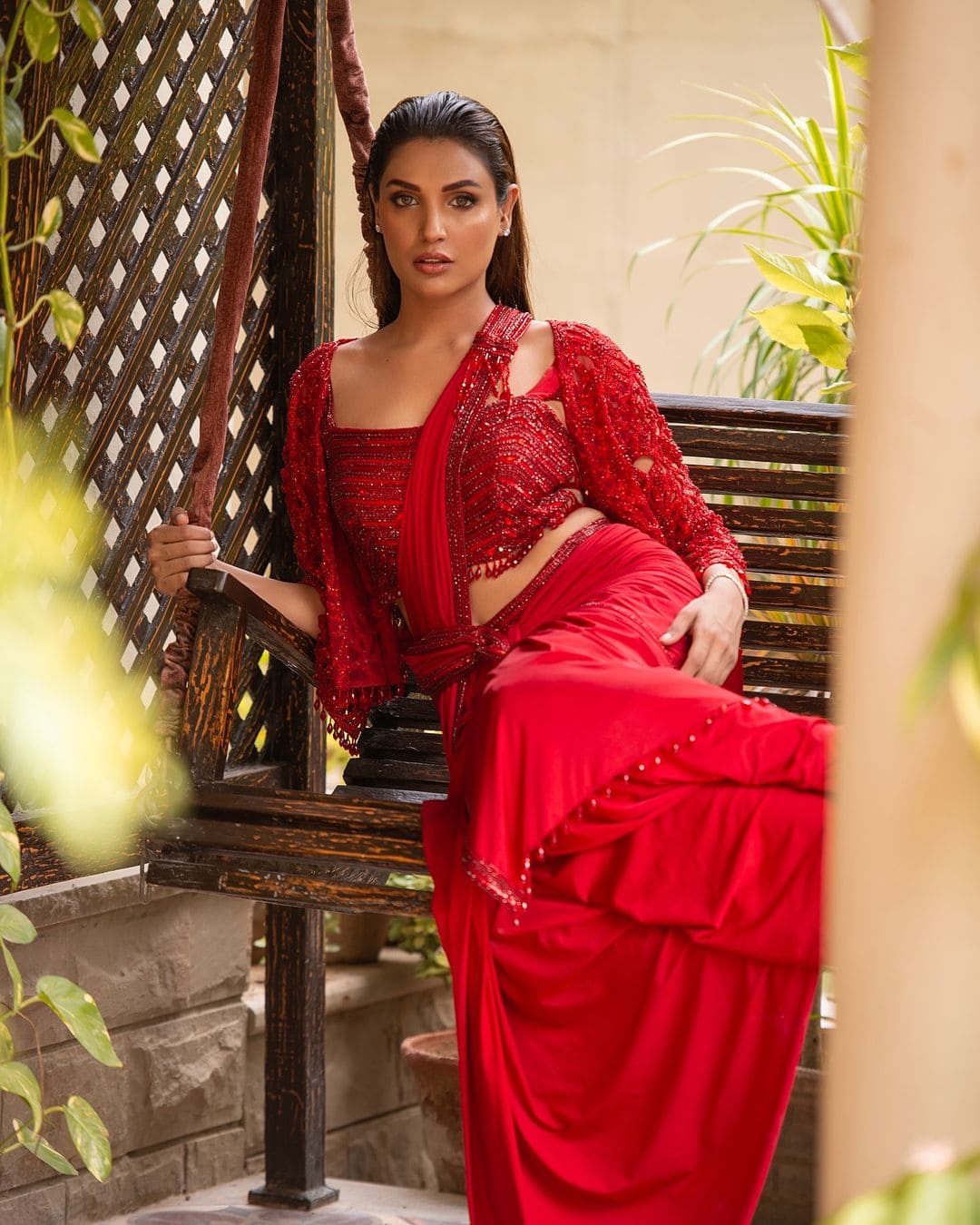 Amna Ilyas Stuns Internet In Her Red Hot Saree See Viral Pictures 