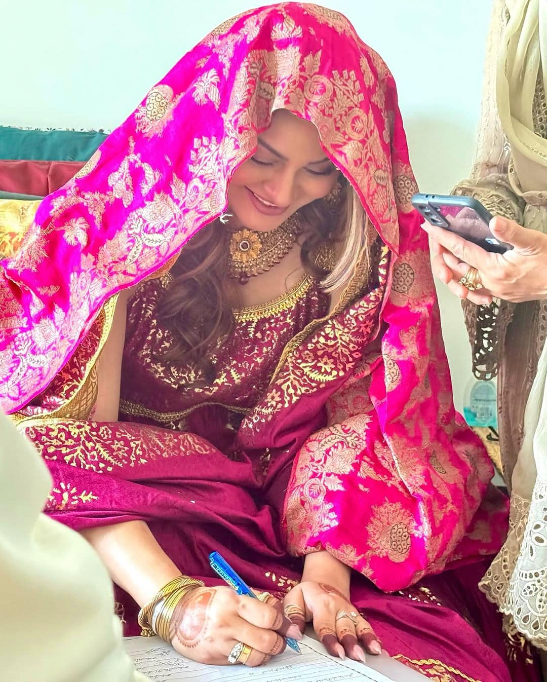 Javeria Abbasis Nikah Pictures Leave Fans In Awe 