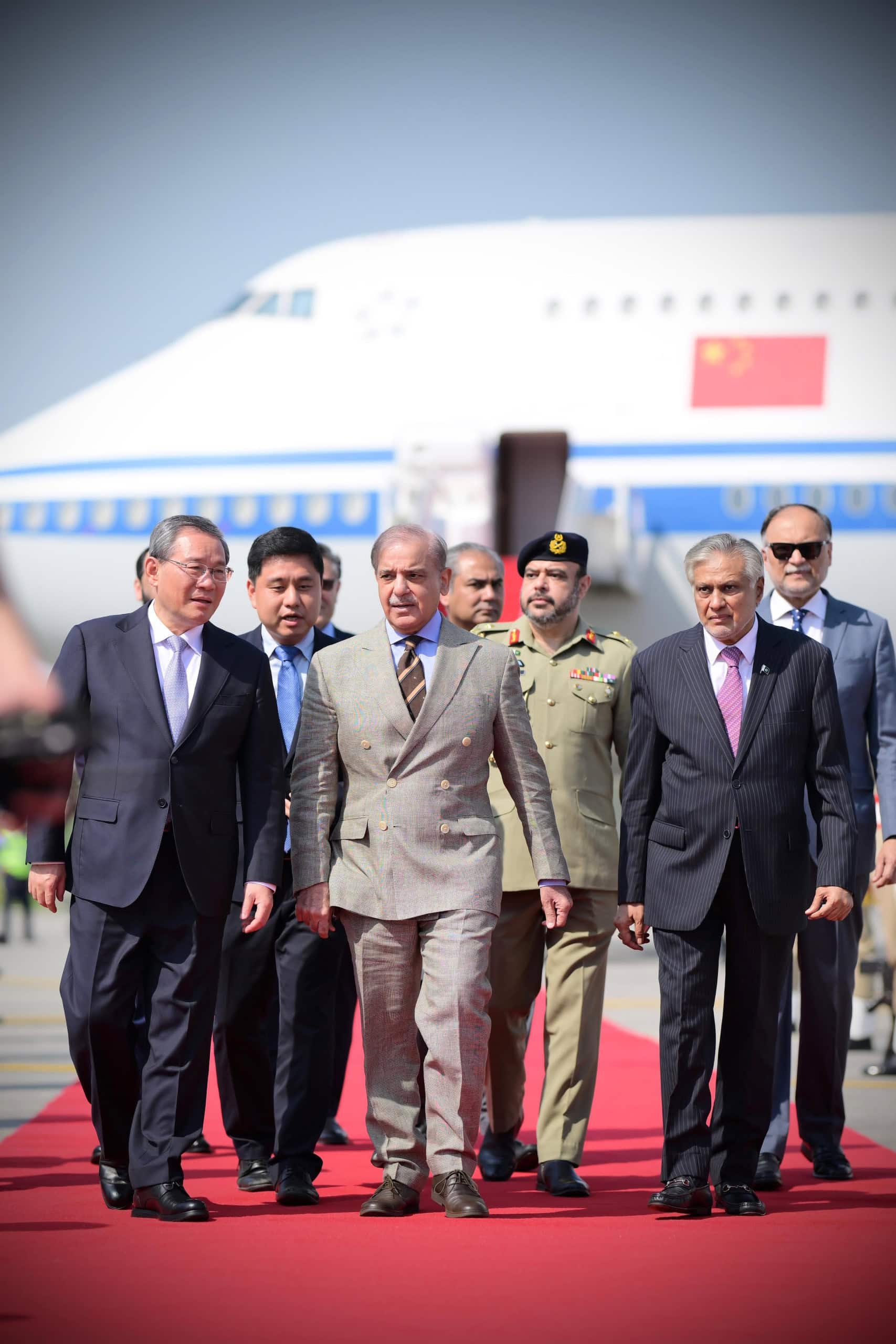 Chinese Premier Li Qiang Receives Warm Welcome In Pakistan See Pictures 