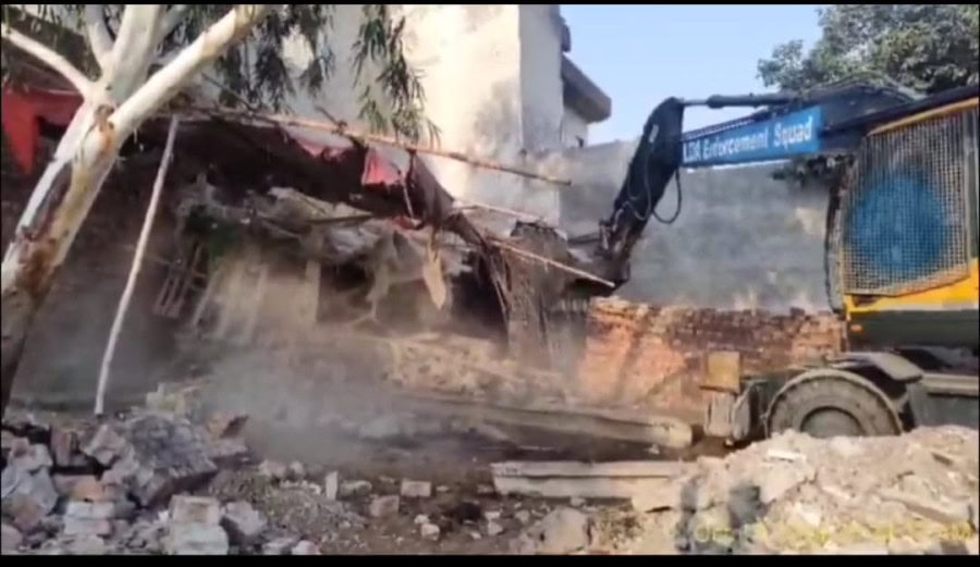 Lda Demolishes Eight Illegal Buildings In Lahore