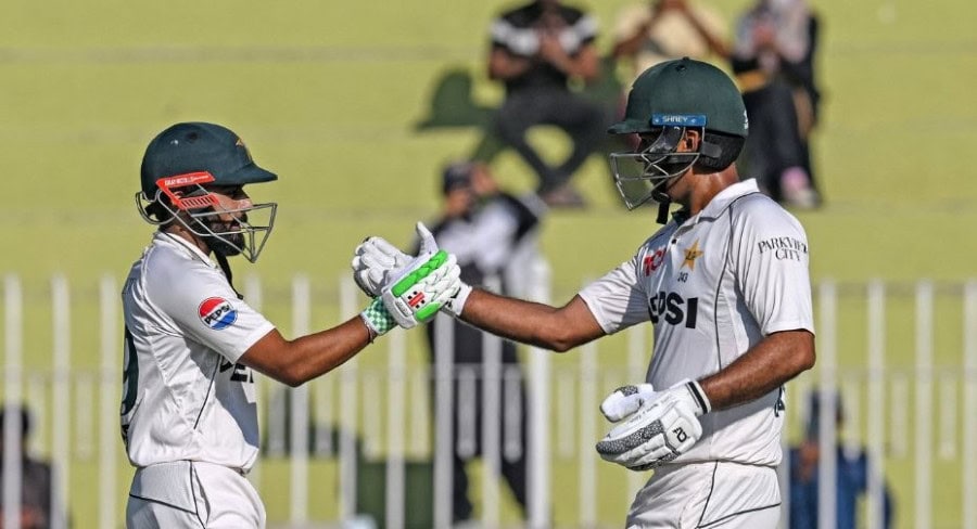 Pak Vs Eng Pakistans 344 Earns 77 Run Lead As England Stumble On Day 2