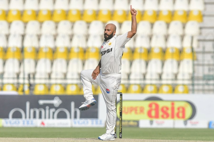 Pak Vs Eng Sajid Khan Shines As England Bowled Out For 291 On Day 3