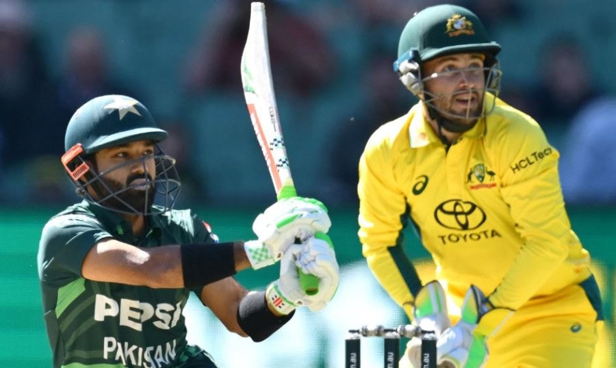 Australia Thump Pakistan In First Odi To Take 1 0 Series Lead