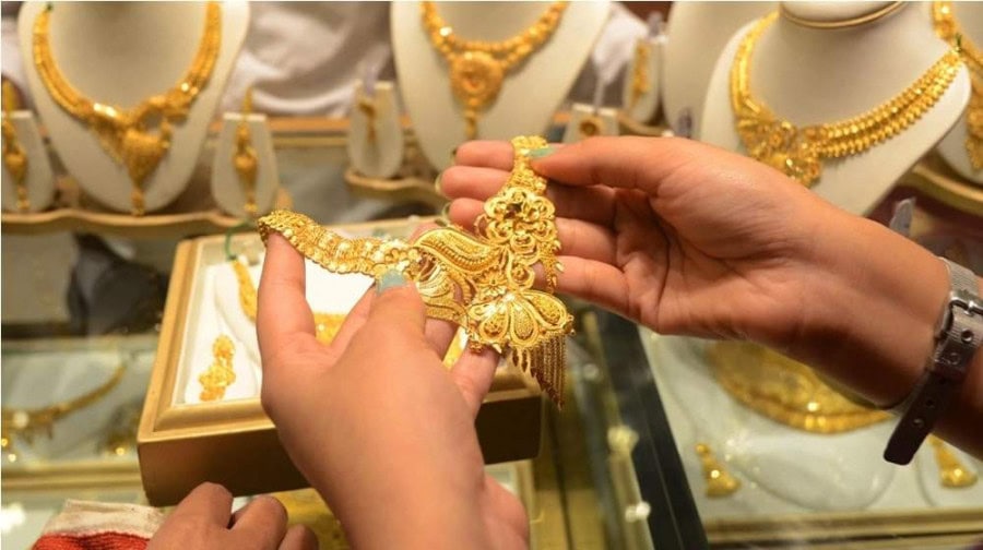 Gold Rates In Pakistan Slide By Rs1300 Per Tola Check New Prices Here