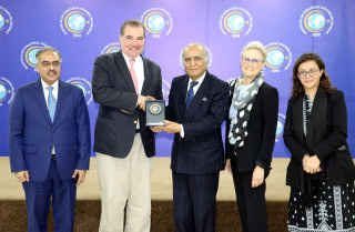 Issi Hosts Roundtable On Pakistan Us Ties With Csis Delegation