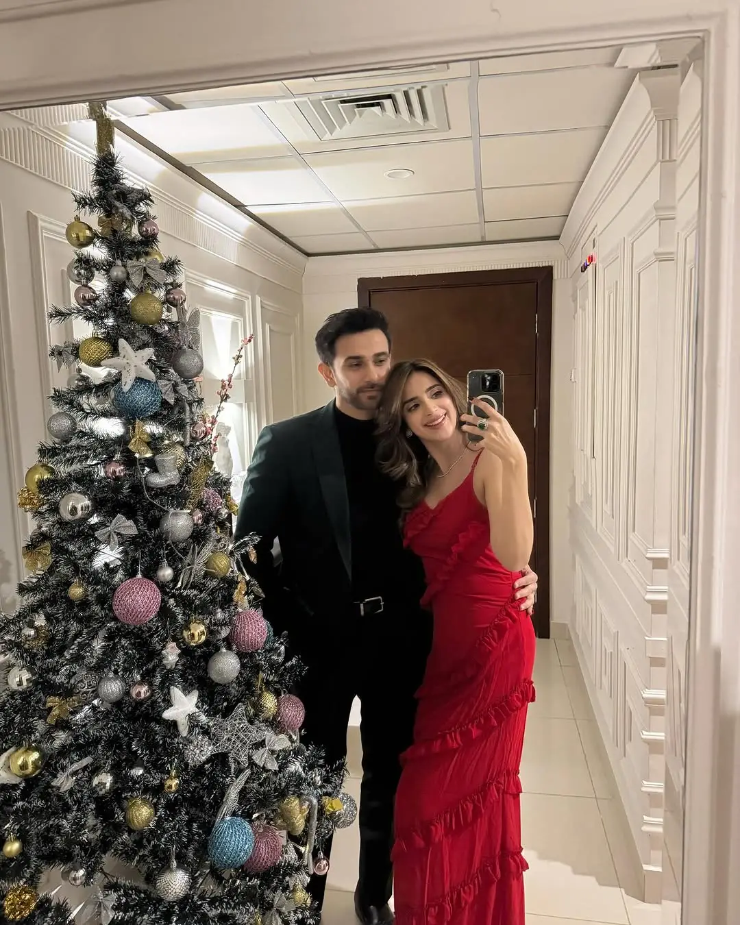 Christmas 2024 Pakistani Showbiz Stars Share Heartwarming Festive Pictures 