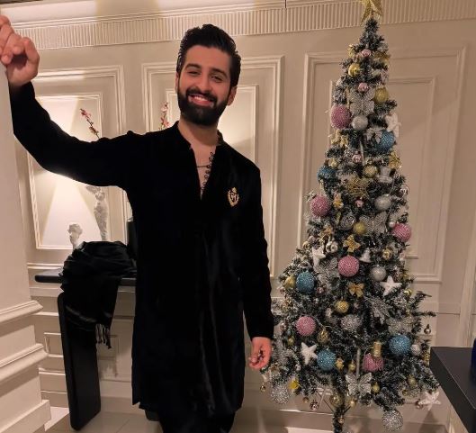 Christmas 2024 Pakistani Showbiz Stars Share Heartwarming Festive Pictures 