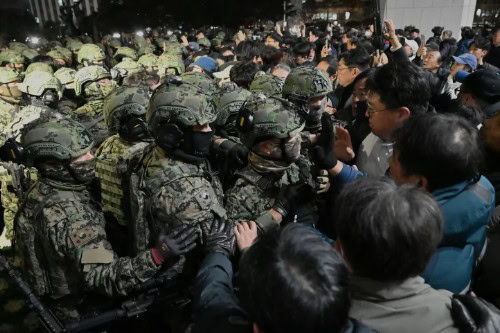 Martial Law Lifted After South Korean Lawmakers Publics Strong Resistance