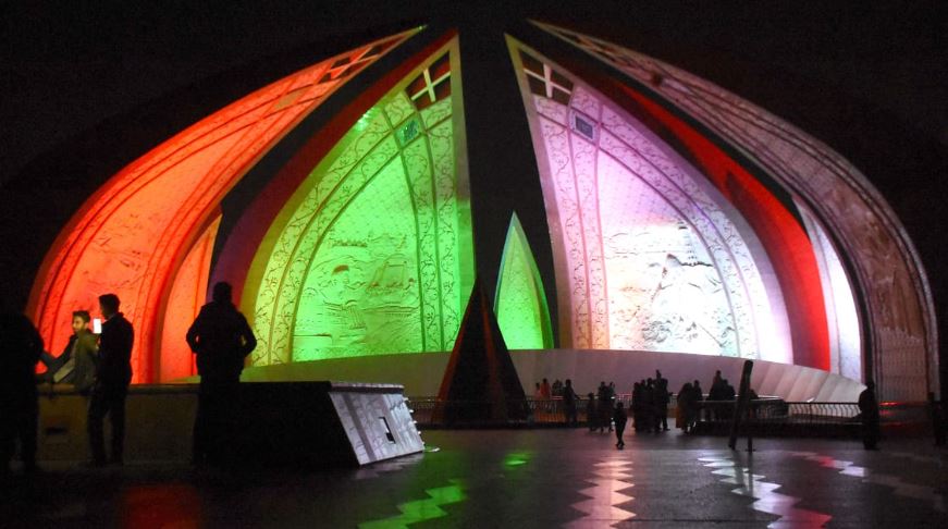 Pakistan Monument Lights Up To Celebrate Uaes 53rd National Day