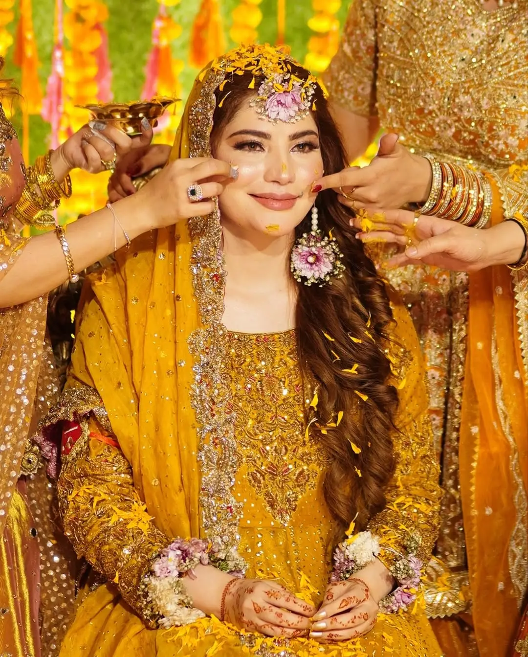 Neelam Muneer Wows Fans With Lovely Mayun Pictures 