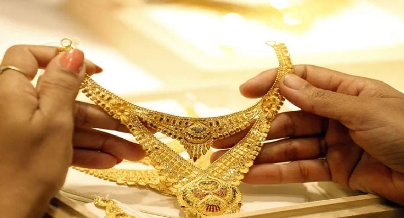 Pakistan Gold Prices Further Come Down After Record Rally Check Jan 27 Rates