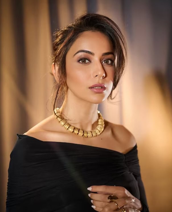 Rakul Preet Singh Slays Sizzles In In Chic Black Gown See Pictures 