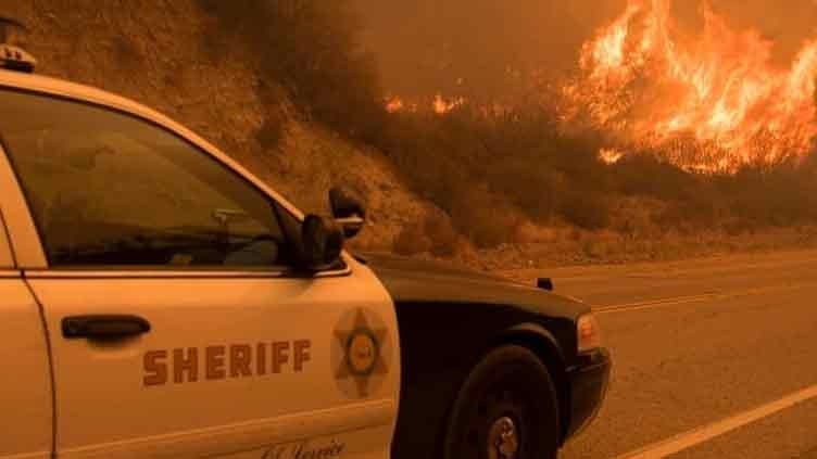 Thousands Evacuate As New Wildfire Near Los Angeles Engulfs 9400 Acres