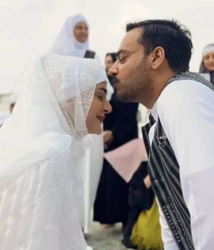 Gohar Rashid And Kubra Khans Nikah Moments From Kaaba Win Over Fans 