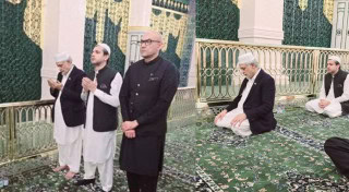 Deputy Pm Dar Prays For Pakistans Prosperity During Visit To Masjid E Nabwi