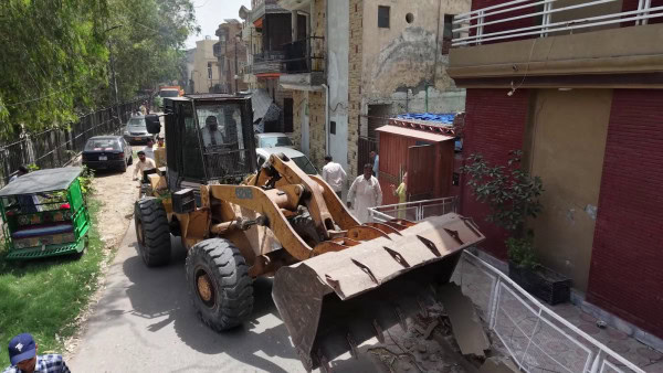 Anti Encroachment Drive Continues In Lahores Subzazar Allama Iqbal Town