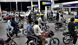 Petrol Pump Shutdown Alert: Dealers threaten strikes to force Higher Margins
