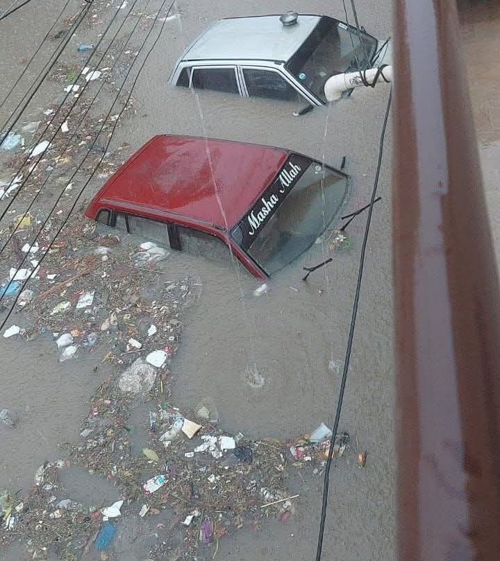 10 Dead As Karachi Flooded After Torrential Rains 