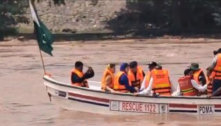 Cm Maryam Reviews Flood Situation At Ravi River By Boarding A Boat Near Shahdara