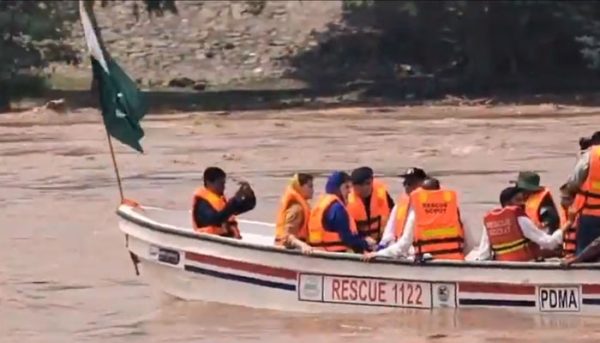 Cm Maryam Reviews Flood Situation At Ravi River By Boarding A Boat Near Shahdara