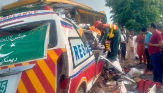 Four Officials Rescue Service 1122 Among Six Killed In Punjab Ryk Bus Ambulance Collision
