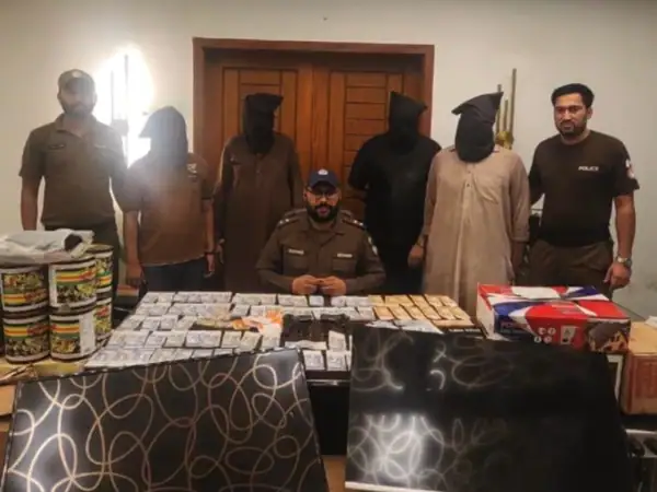 Gang Using Fake Taxi Apps To Loot Citizens In Lahore Arrested