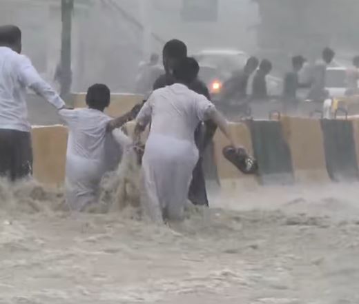 In Pictures Karachi Reels From Urban Flooding Chaos After Heavy Rains 