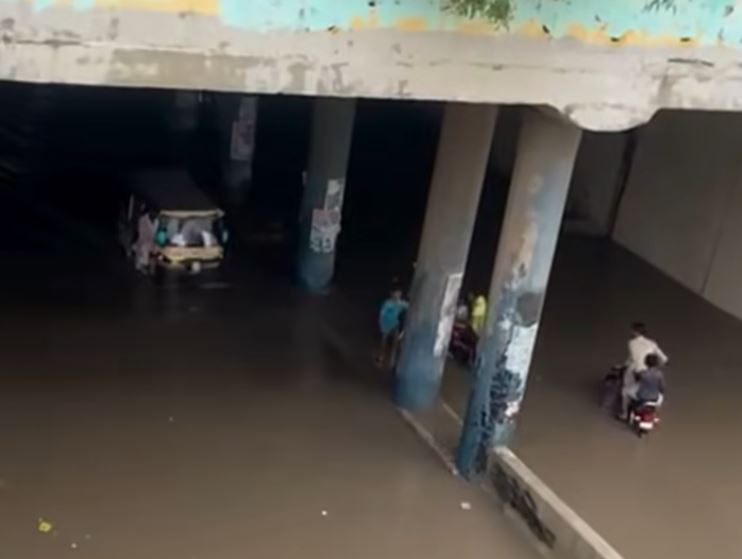 In Pictures Karachi Reels From Urban Flooding Chaos After Heavy Rains 