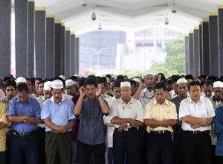Malaysias Terengganu Announces Jail Fine For Skipping Friday Prayers Without