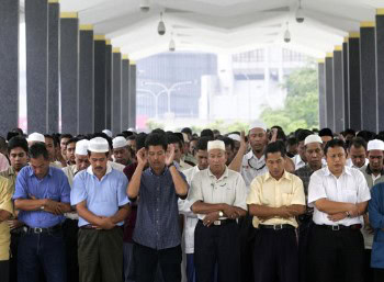 Malaysias Terengganu Announces Jail Fine For Skipping Friday Prayers Without
