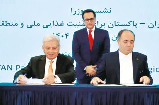 Pakistan Iran Vow To Enhance Cooperation In Trade Agriculture