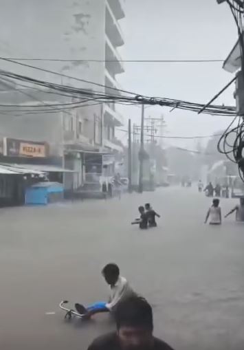 Sialkot Paralyzed As Record 355mm Rain Brings City To Standstill 